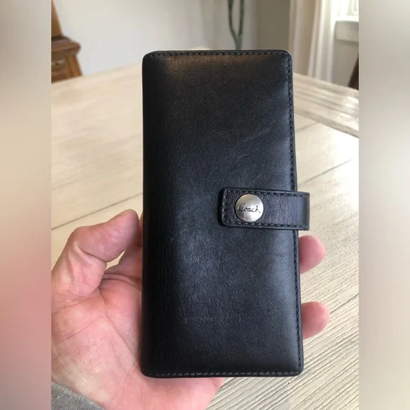 Vintage Coach Black Leather Slim Bi-Fold Wallet in Excellent Used Condition - Picture 1 of 7